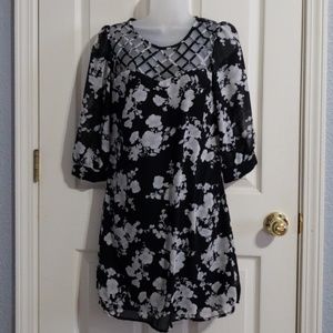 Black & white flower chiffon shift dress